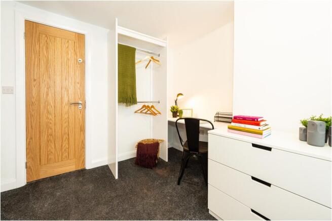 6 bed House to rent Image 9