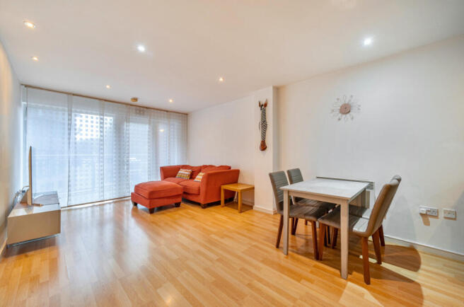 1364515-10-68e8fd...