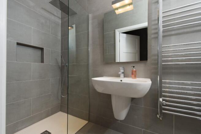6 bed Detached for sale Image 12