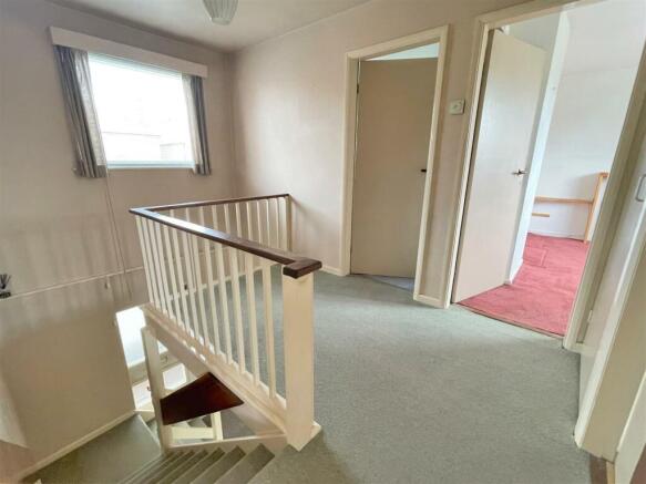 FIRST FLOOR GALLERIED LANDING