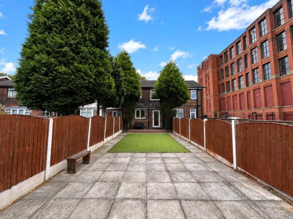3 bed Terraced to rent Image 12