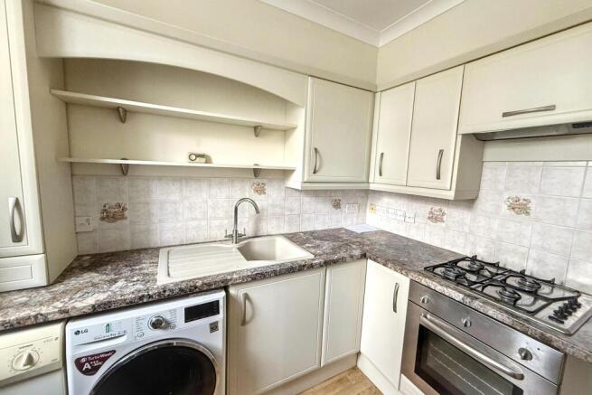 Flat 3 Melcombe Court, Melcombe Avenue, Weymouth, Dorset, DT4 7TH
