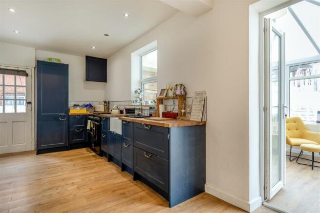 8558784-interior14.jpg