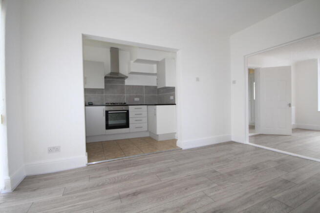 3 bed Terraced to rent Image 7
