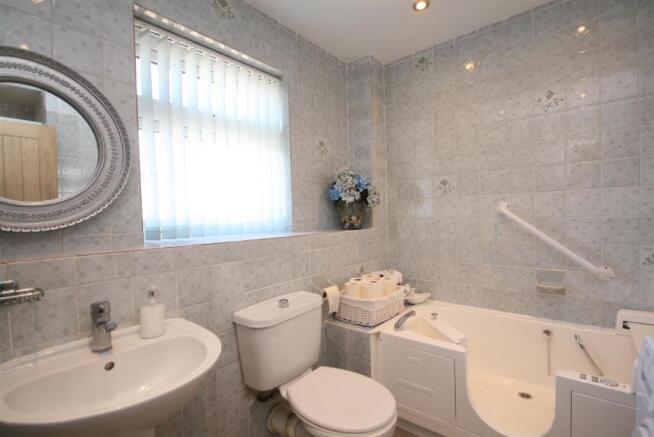 Bathroom.JPG