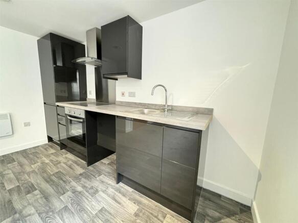 1 bed Apartment to rent Image 2