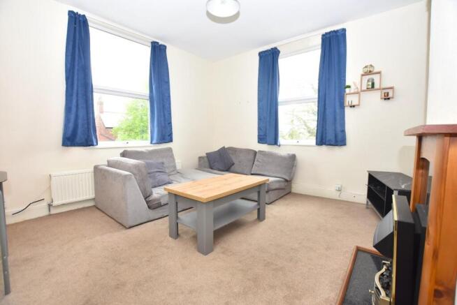 Living room 1.JPG