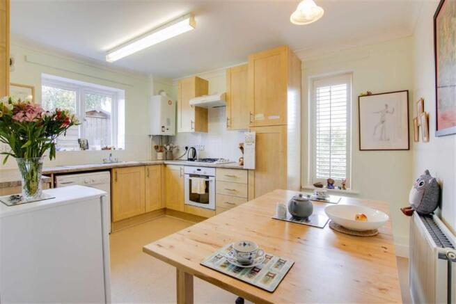 KITCHEN/DINING ROOM