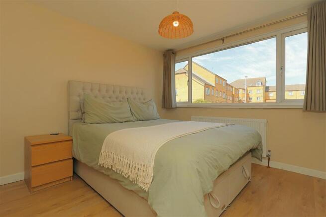 3 bed Terraced for sale Image 12