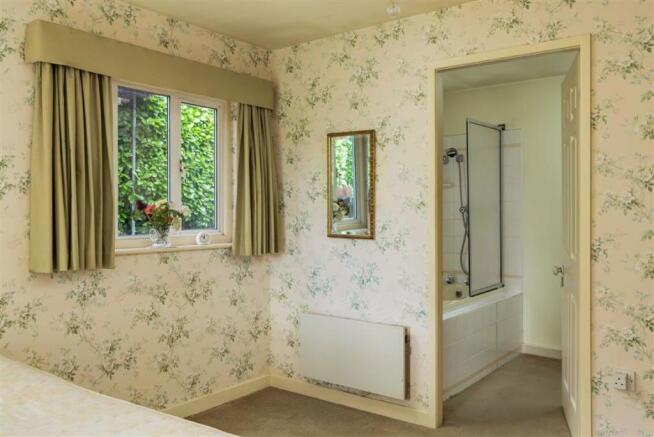 EN-SUITE BATHROOM