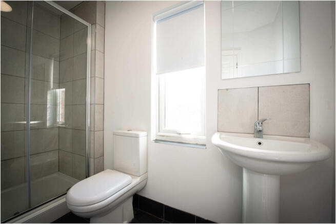 8 bed House to rent Image 9