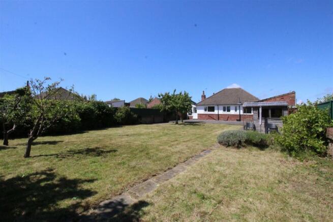 Clive Avenue, 33 Rear garden 3.JPG
