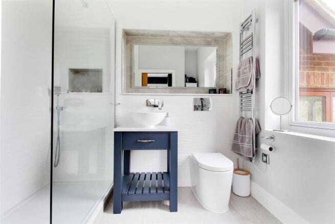 Principal En Suite.jpg