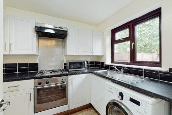 3 bed Semi-Detached to rent Image 4