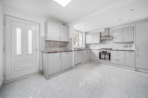 6, Ivy Close, Holyport, Maidenhead SL6 2NJ