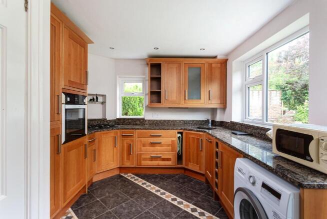 4 bed Semi-Detached for sale Image 5
