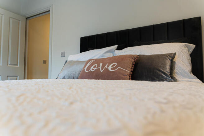 2 bed Apartment to rent Image 12