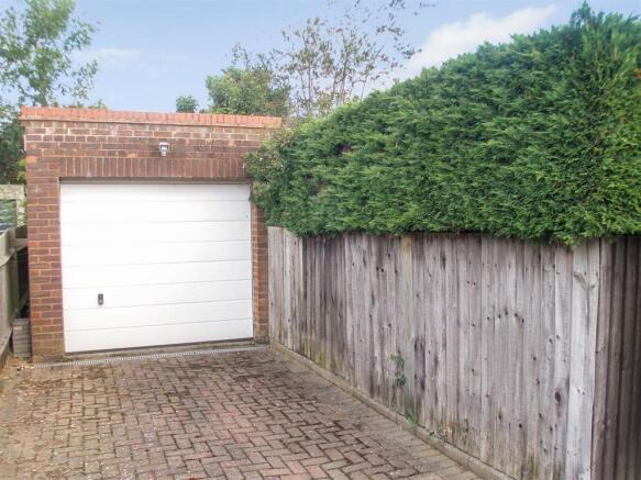 Garage & Parking
