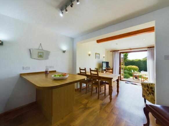 KITCHEN / BREAKFAST / DINING ROOM
