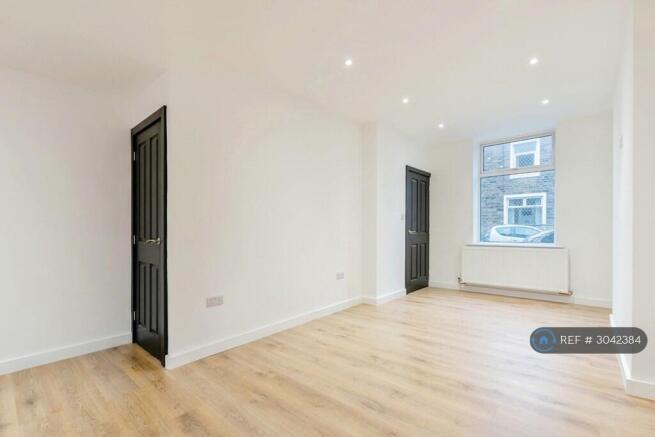 3 bed Terraced to rent Image 4