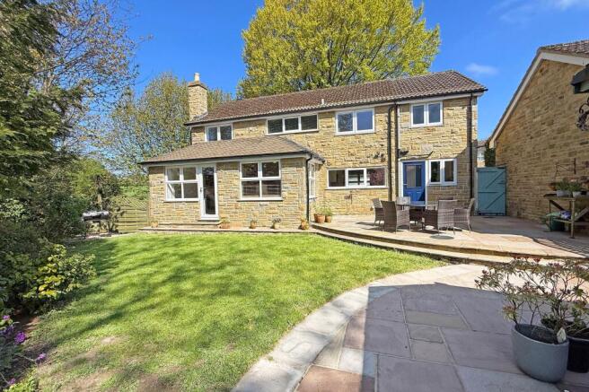 5 bed Detached for sale Image 4