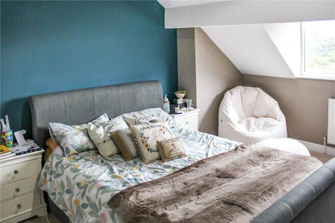 4 bed Semi-Detached for sale Image 8