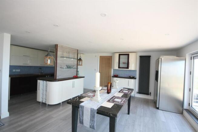 Kitchen/Dining