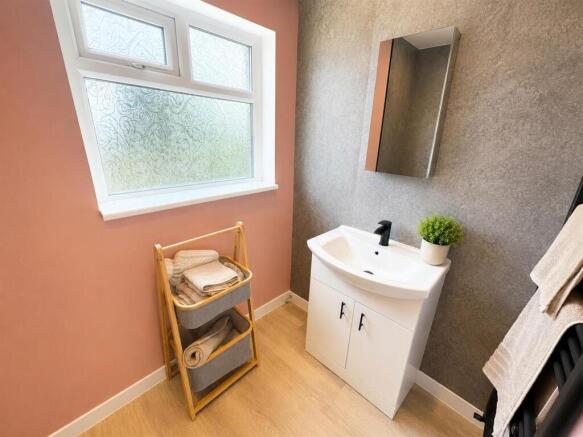 3 bed Semi-Detached for sale Image 11