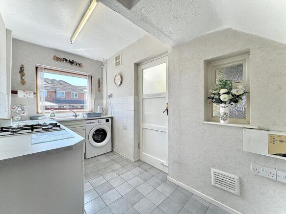 Eastleigh, SEDGLEY, DY3 3PE photo 5