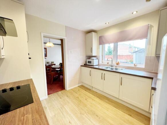 Kitchen pic 1.jpg