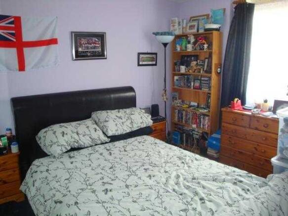 BEDROOM 2