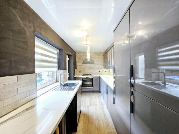 4 bed Terraced for sale Image 5