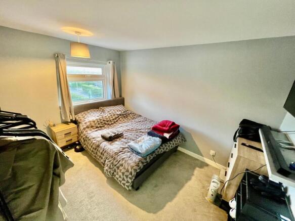 Flat 5 bedroom 1