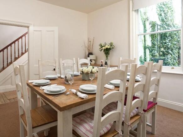 5 bed Semi-Detached for sale Image 4