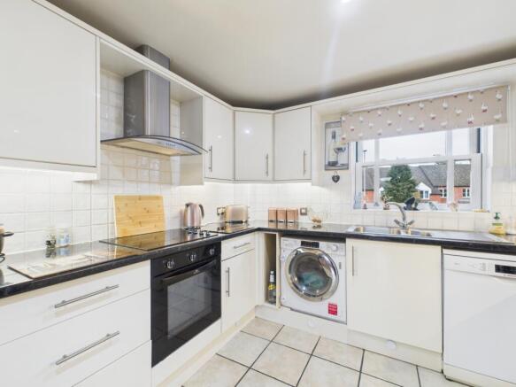 CAM03293G0-PR0251-STILL019