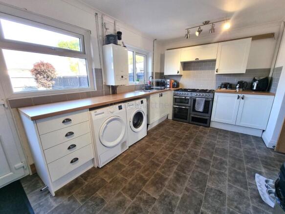 Kitchen/ Breakfast Room