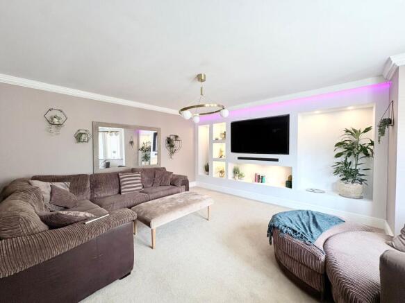 4 bed Detached for sale Image 7