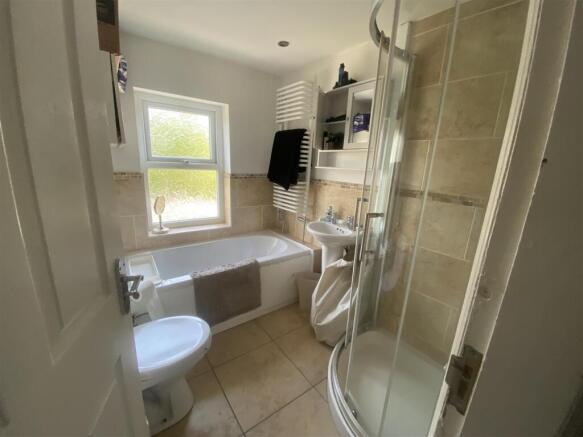 4 bed House for sale Image 7