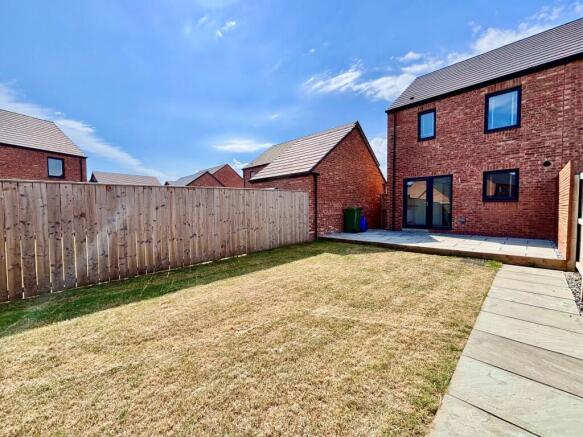 2 bed House to rent Image 10
