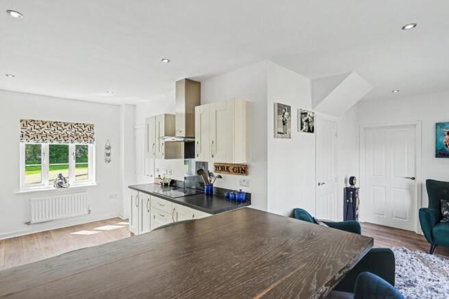 4 bed Detached for sale Image 4