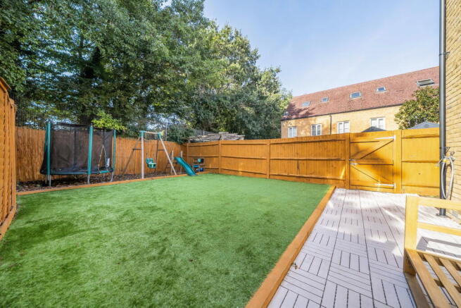 Stylish, move-in-ready living with three bedrooms, two bathrooms and a beautifully transformed garden photo 4