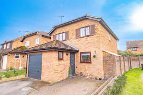 2, Clover Lane, Yateley GU46 6LN
