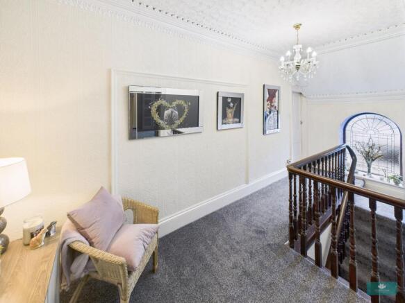 6 bed Semi-Detached for sale Image 5