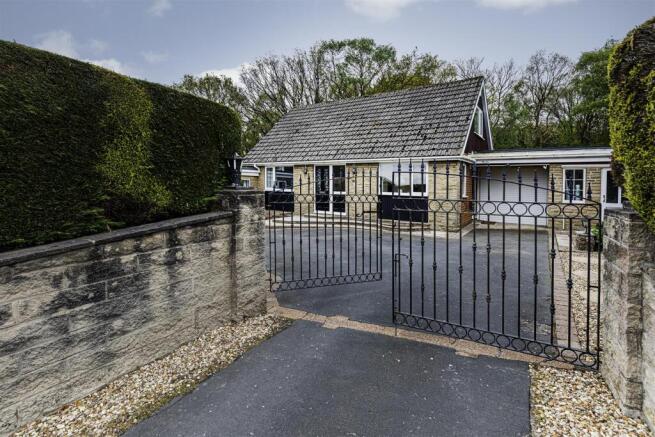 4 bed Detached Bungalow for sale Image 5