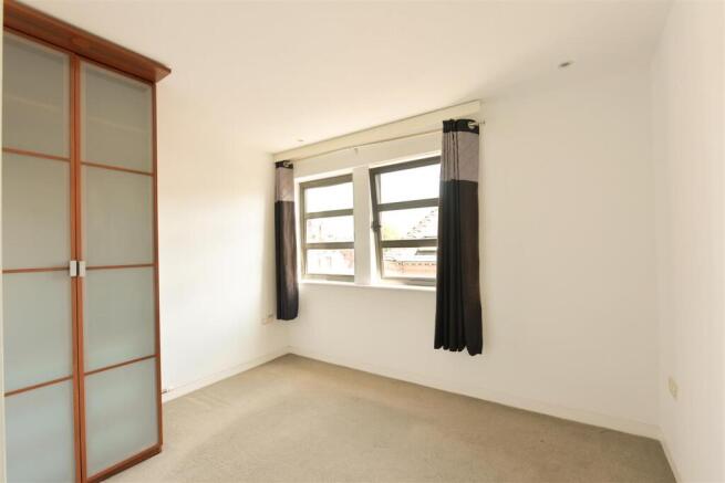 2 bed Apartment to rent Image 8