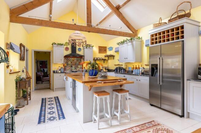 6 bed Detached for sale Image 10