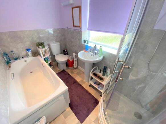 Bathroom (2).jpg