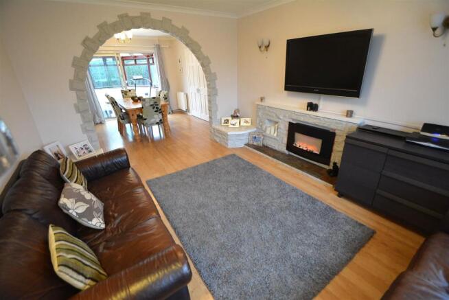 Lounge/Dining Room