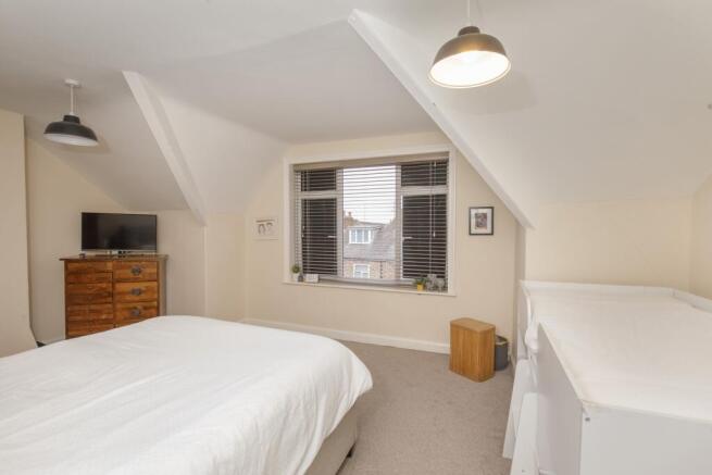 3 bed Flat to rent Image 9