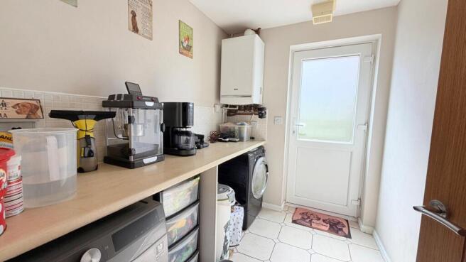 4 bed Detached for sale Image 6